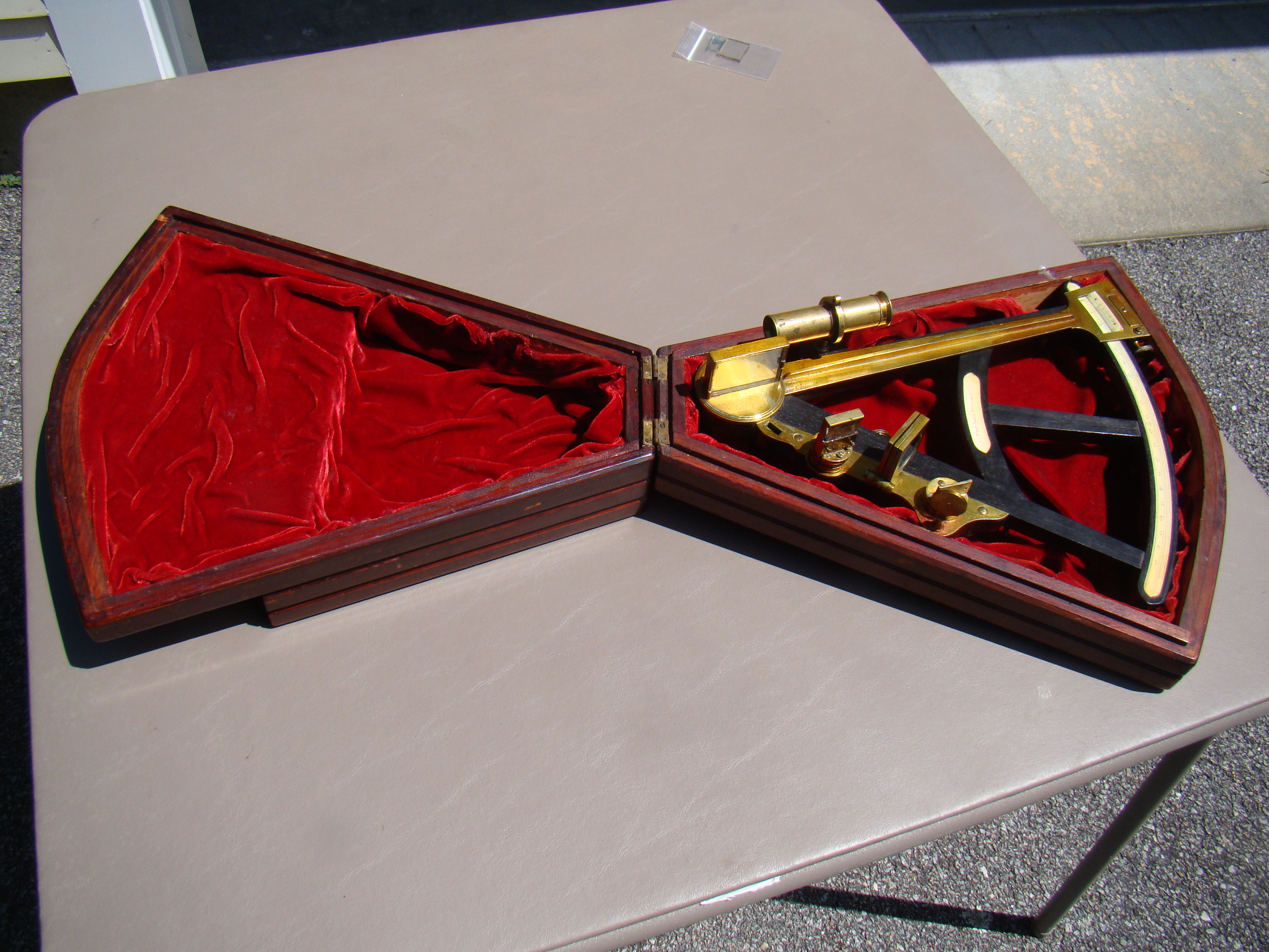 A fine cased English mariner's ebony framed octant made by Thomas Jones of Liverpool circa 1816-1831 — image 4