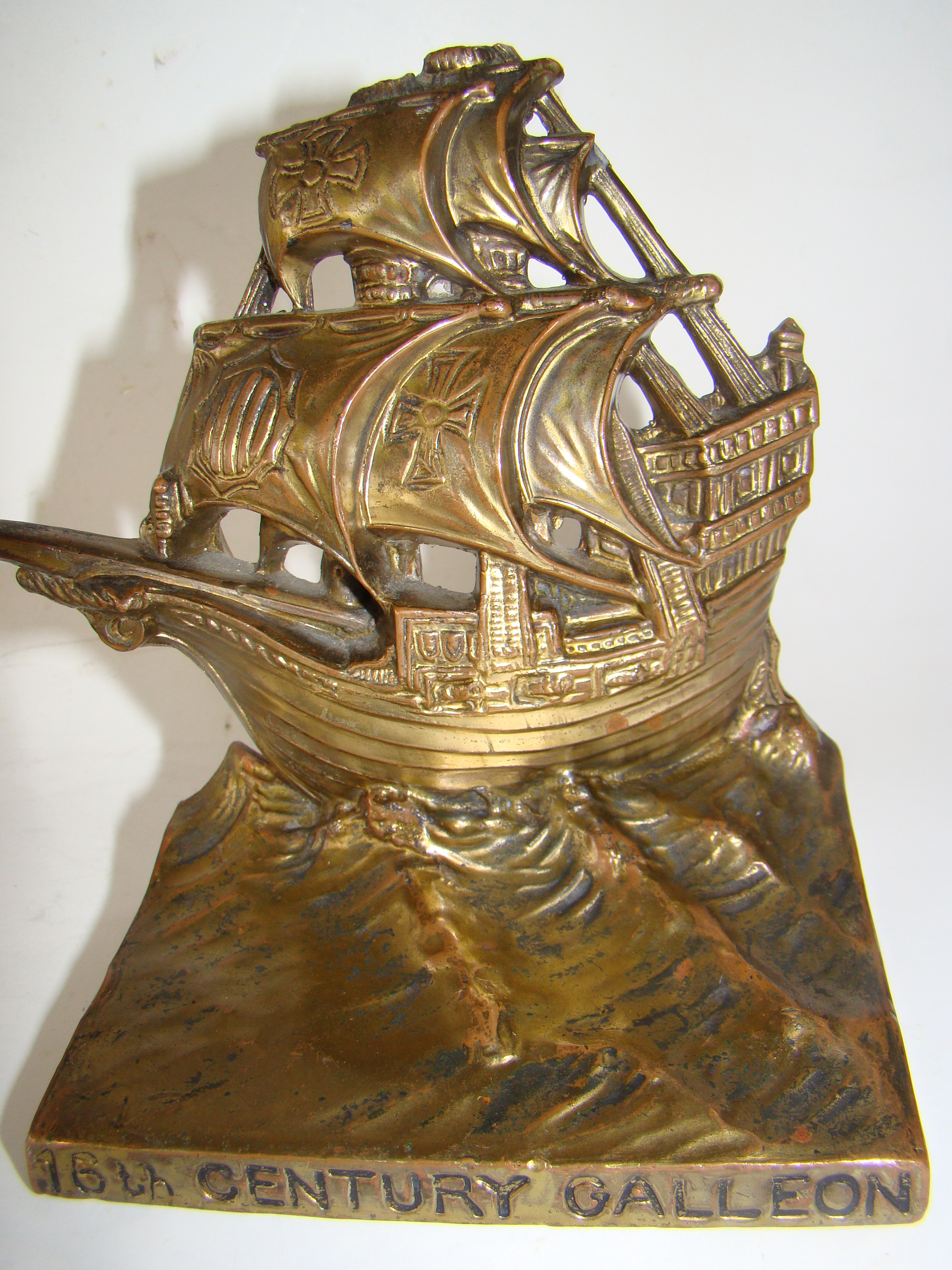 A FINE PAIR OF VINTAGE BOOKENDS DEPICTING A 16TH CENTURY GALLEON — image 2