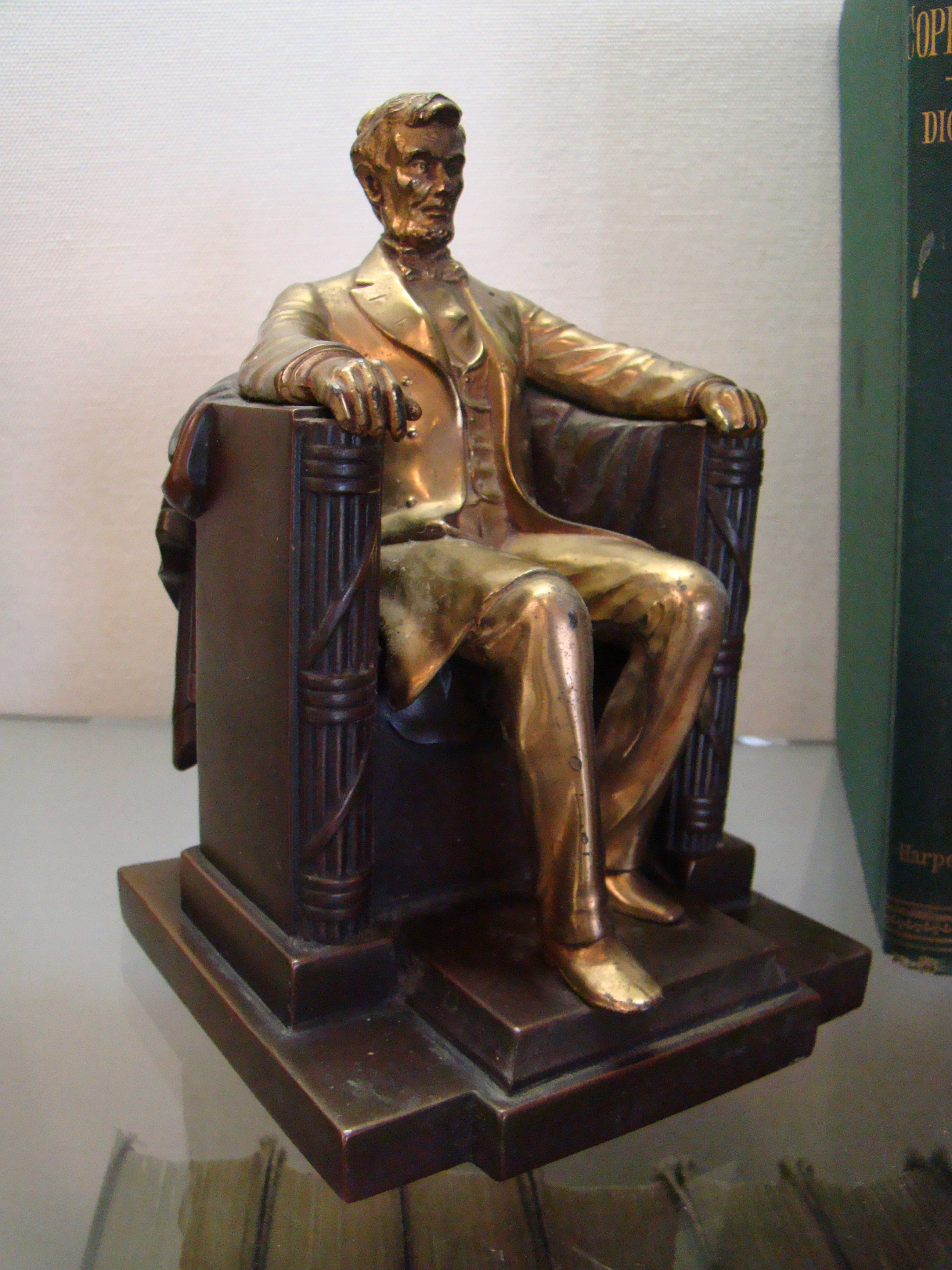 A fine vintage Abraham Lincoln 'sitting in the chair" bookend circa 1930 — image 2