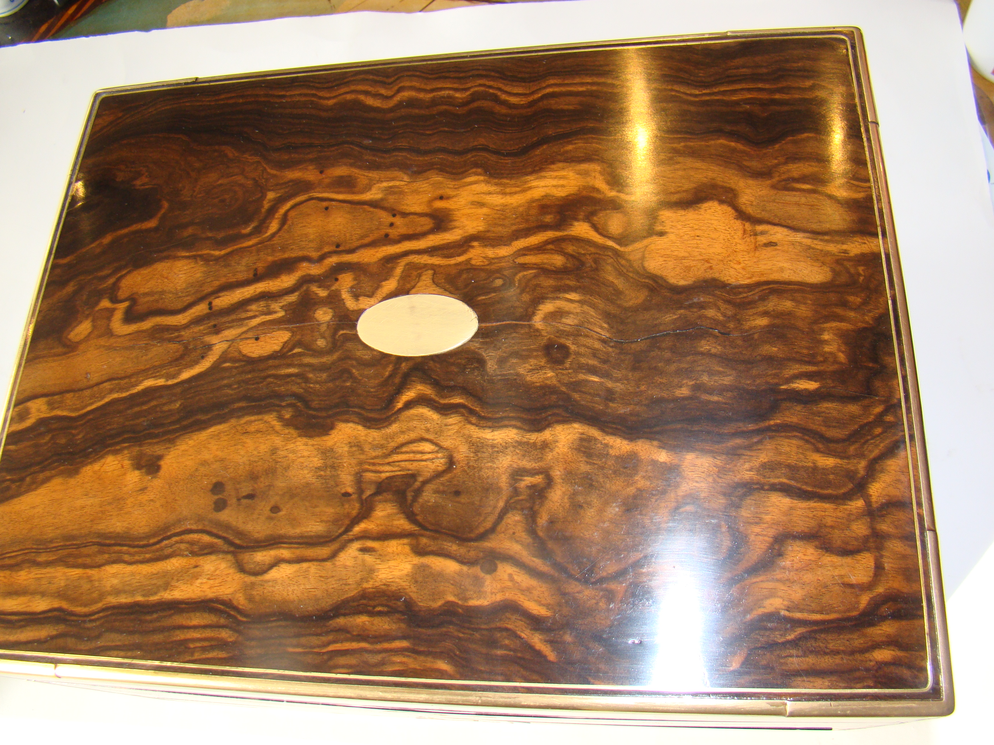 A beautiful English officer's 'campaign' style box made of gorgeous coromandelwood circa 1810 — image 4