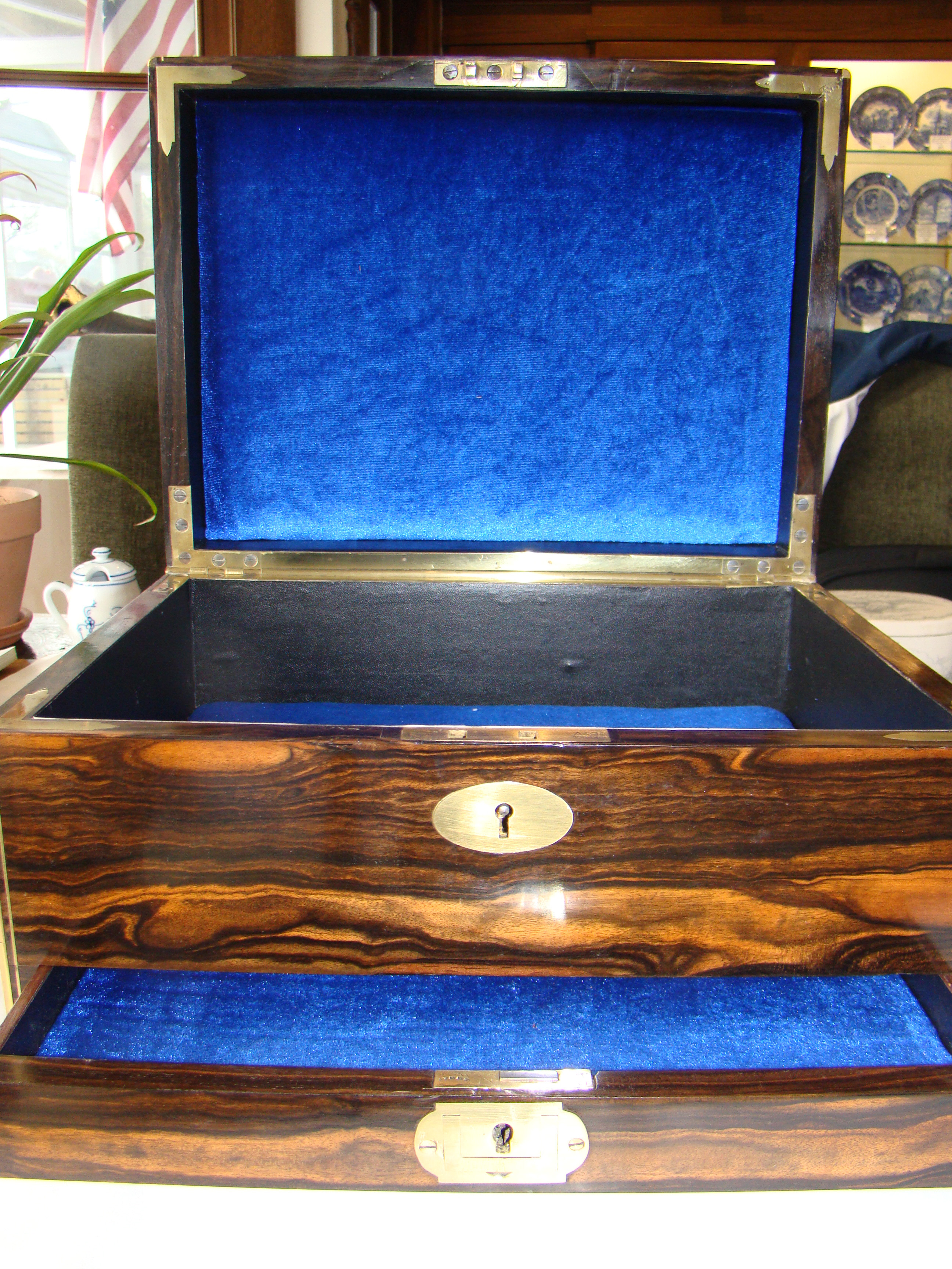 A beautiful English officer's 'campaign' style box made of gorgeous coromandelwood circa 1810