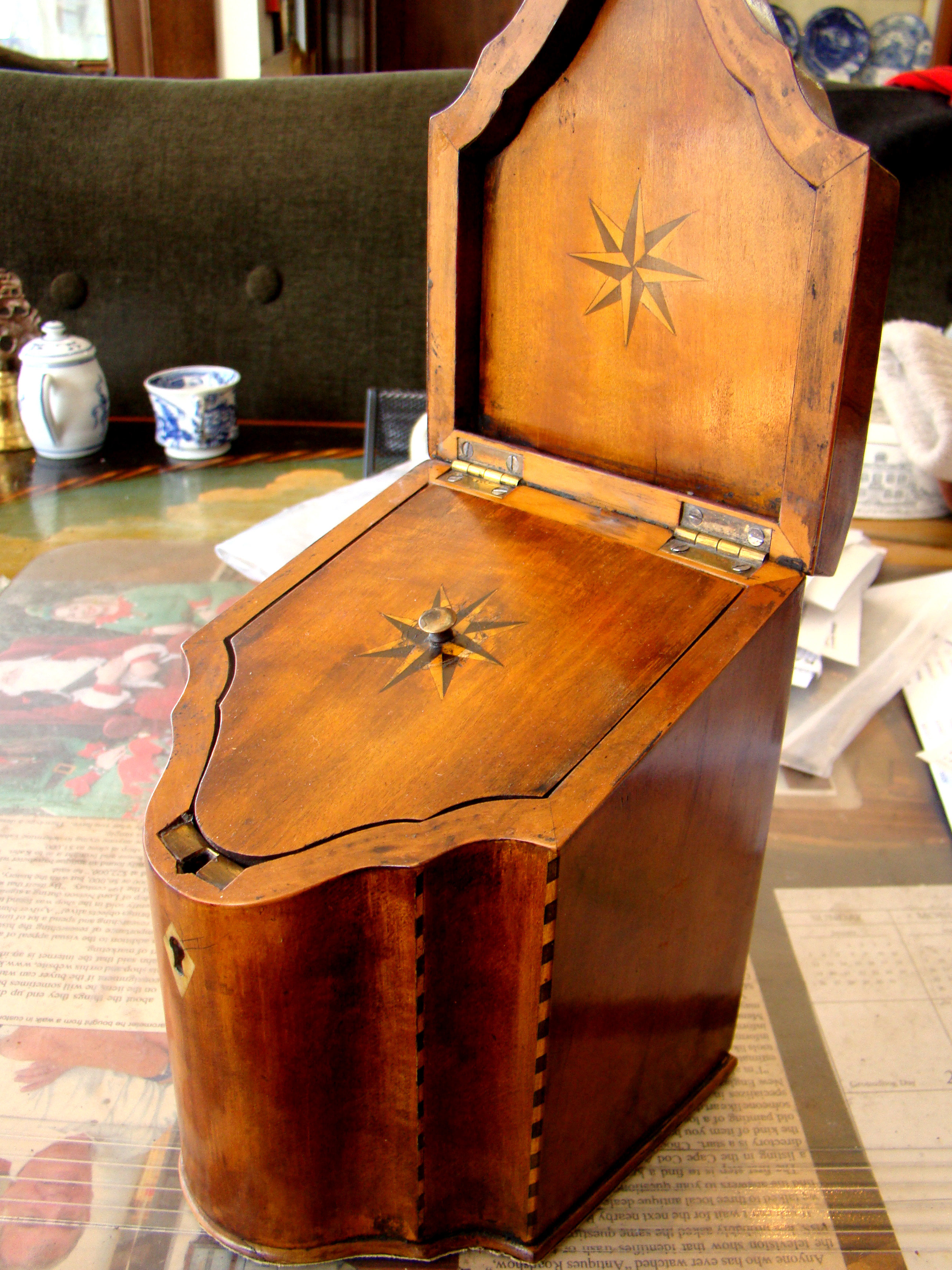 A RARE diminutive 18th century walnut tea caddy box  in the form of a cutlery box circa 1780 — image 3