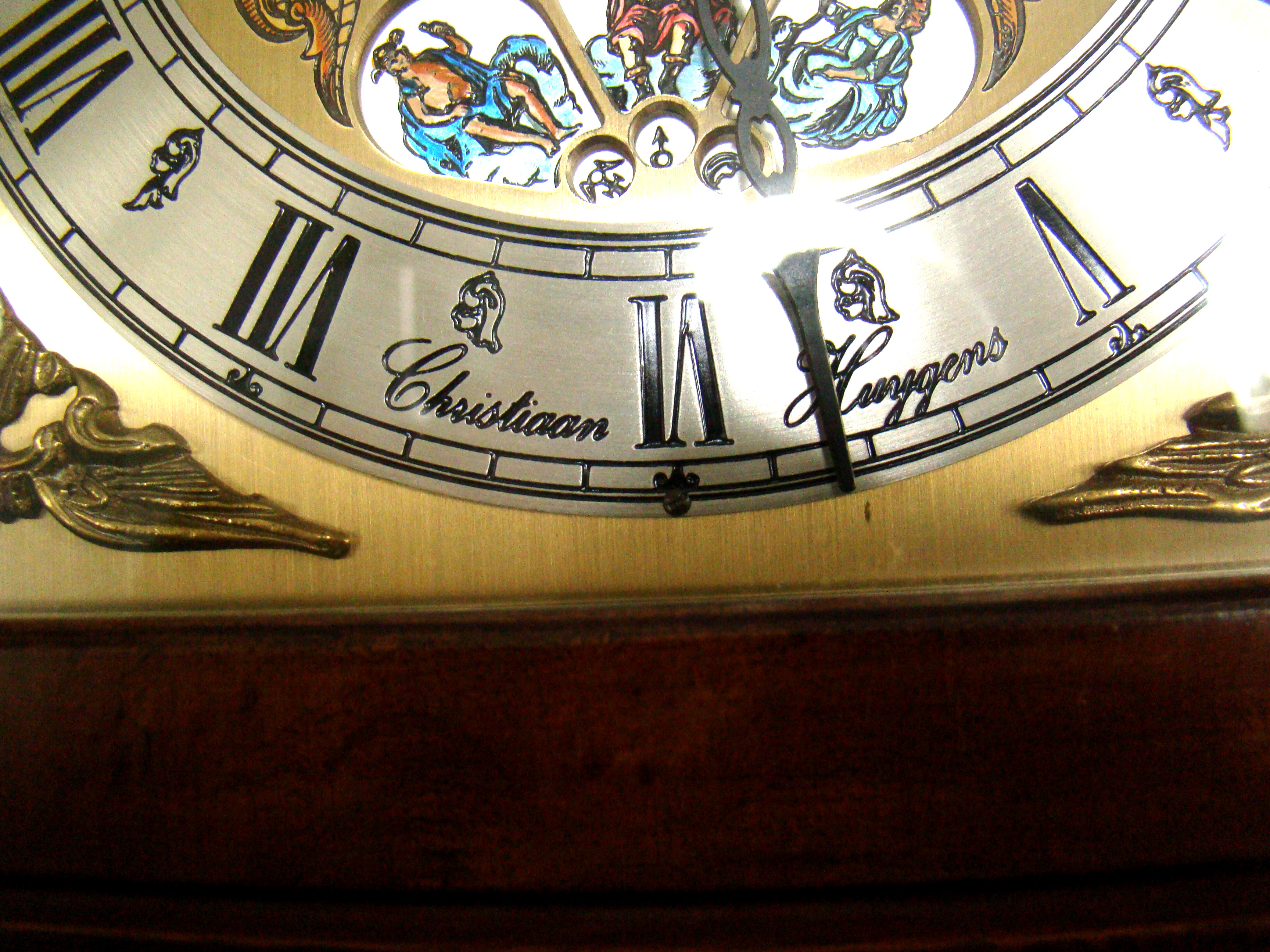 A beautiful 18th century 'style' mantel clock made by the Dutch Clock company named after Christiaan Huygens. — image 3