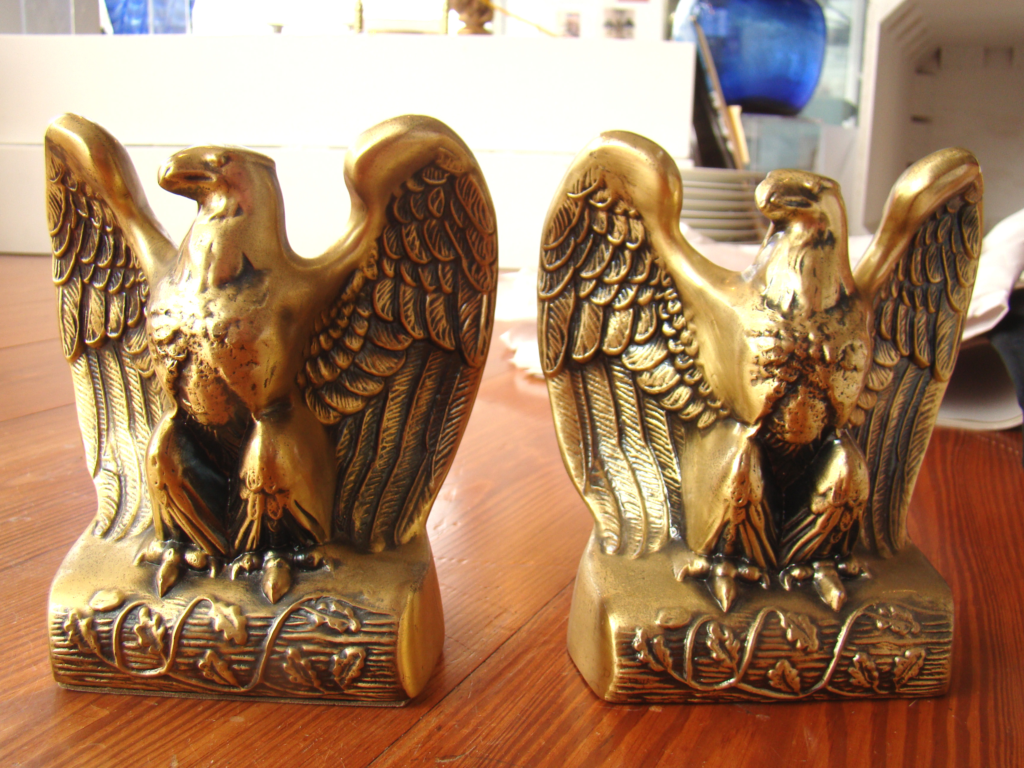 A pair of vintage American eagle bookends on an oak leaf base