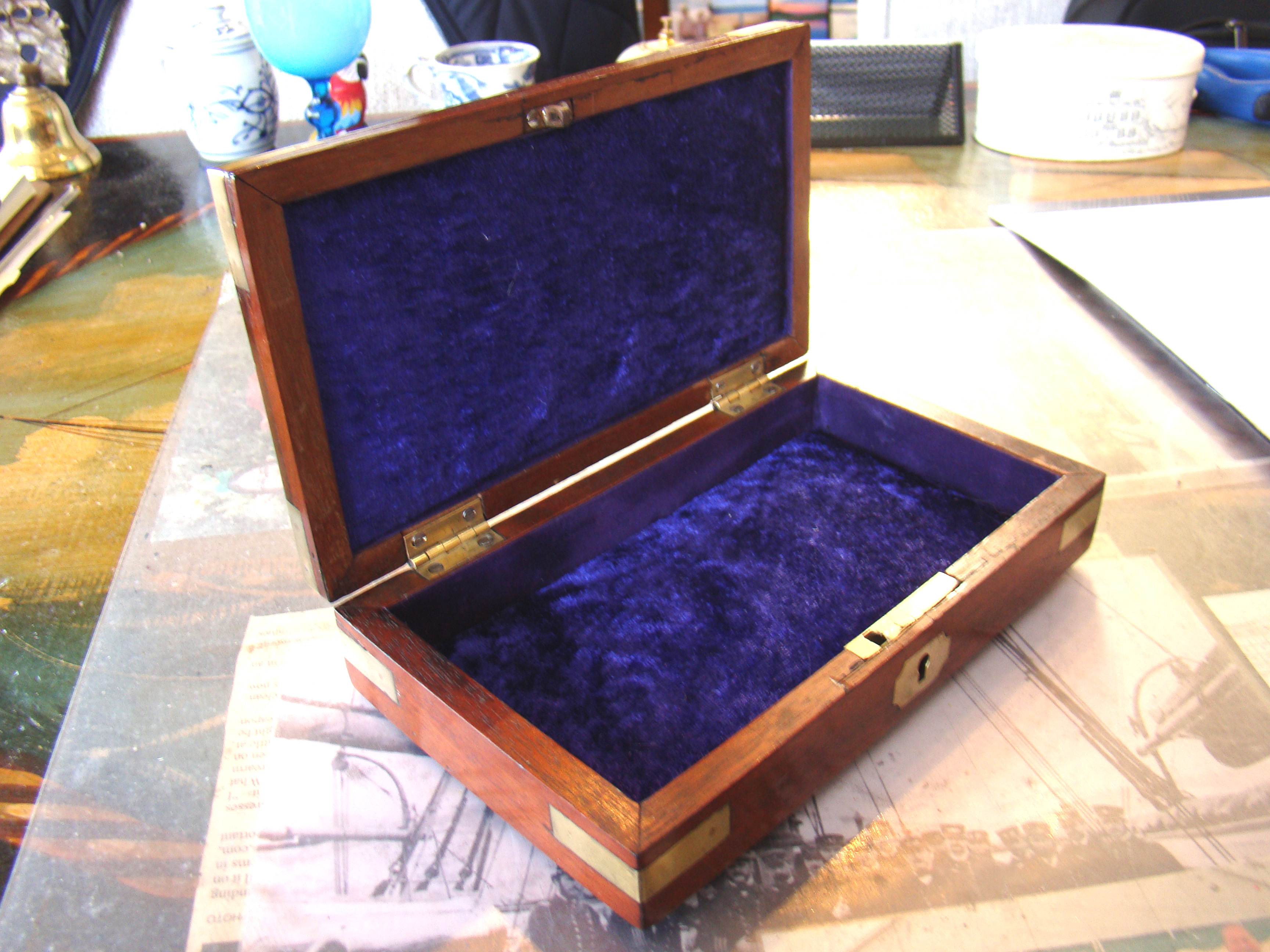 A STUNNUNG antique English officer's  brass mounted campaign form box — image 2