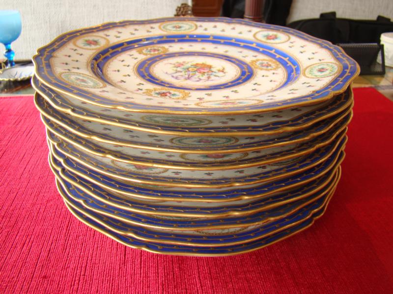A set of highly important Sevres Cabinet plates made for King Louis XV in 1753 — image 2