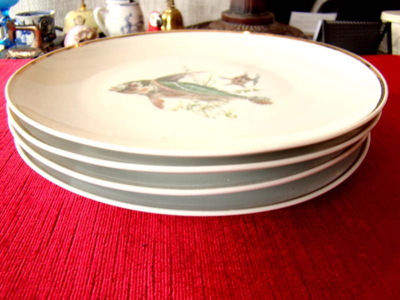 A beautiful set of four hand painted Bavarian fish plates circa 1910 — image 2