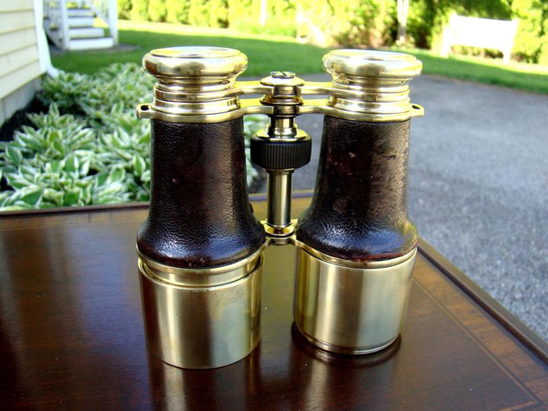 A fine pair of British army field glasses with the original leather case circa 1915 — image 2