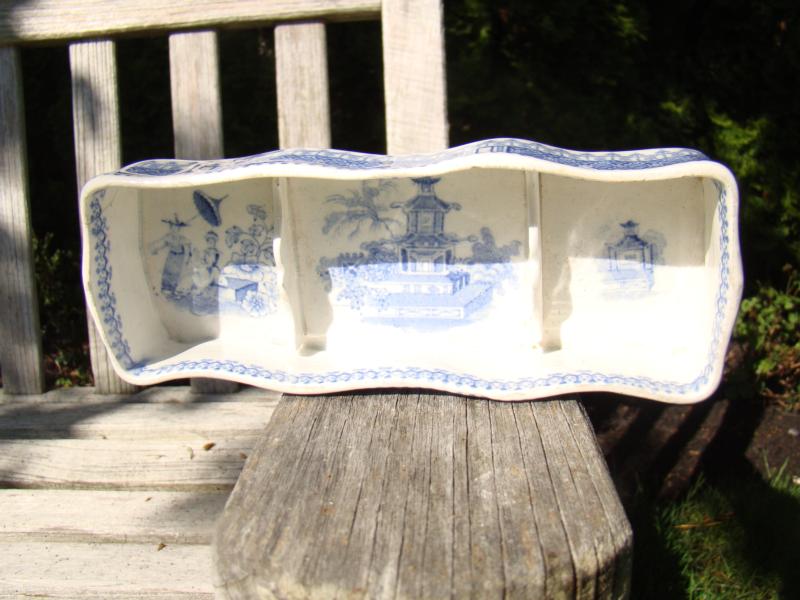 An attractive antique 'Chinese' style three compartment covered box marked CANTON circa 1860 — image 2