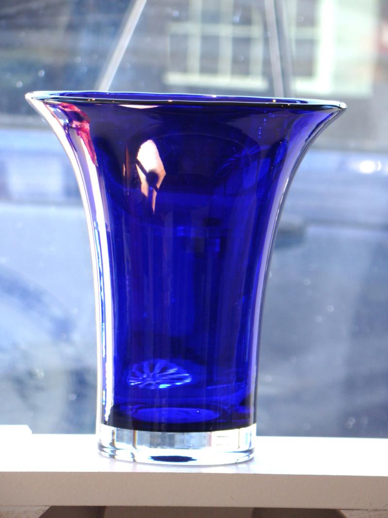 Beautiful heavy cobalt blue  crystal vase