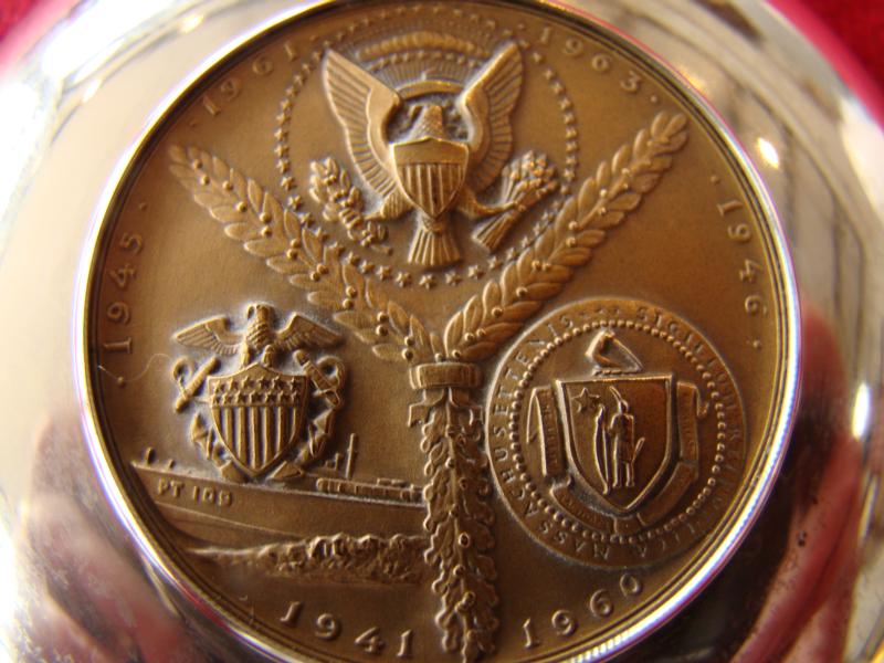 A RARE bronze medallion commemorating the life of Pres. John F. Kennedy — image 4