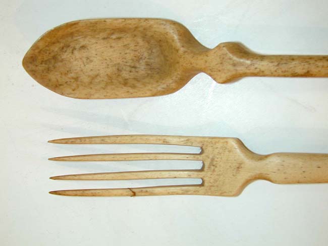 Large Pair of 19th century Sailor-Made Whalebone Fiddle Pattern Serving Fork and Spoon — image 2