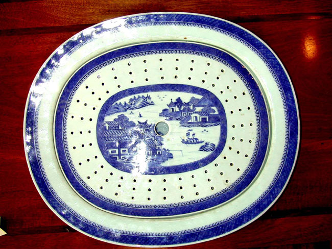 Early 19th Century Nanking Serving Platter With Pierced Strainer circa 1820