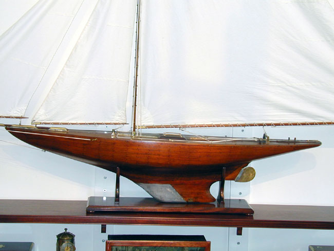 Fine and Large English Hand Made Model Racing Pond Yacht Circa 1910 — image 4