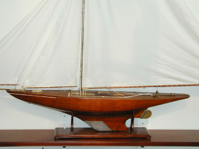 Fine and Large English Hand Made Model Racing Pond Yacht Circa 1910 — image 5