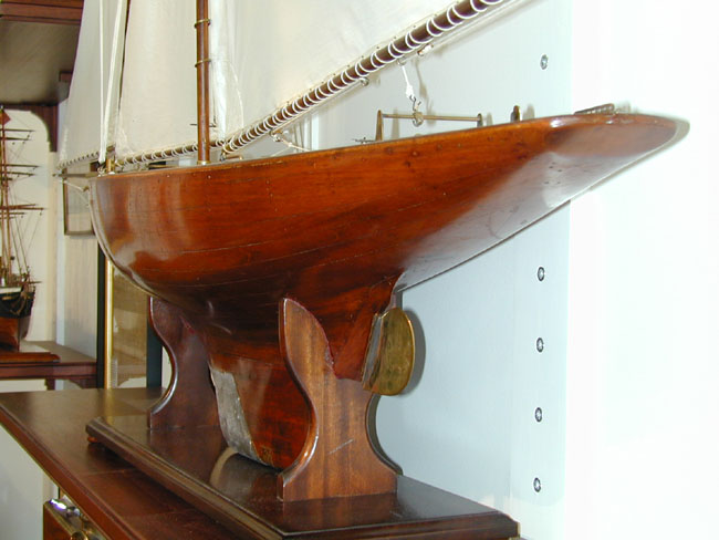 Fine and Large English Hand Made Model Racing Pond Yacht Circa 1910 — image 2