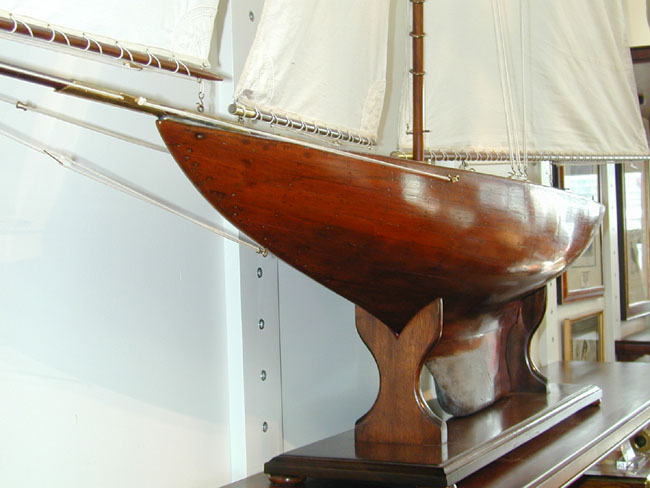 Fine and Large English Hand Made Model Racing Pond Yacht Circa 1910 — image 3