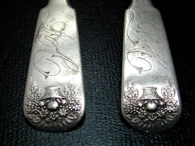 Three RARE American Coin Silver Teaspoons With Flower Basket Ends and Shell Back Bowls Circa 1820. — image 2