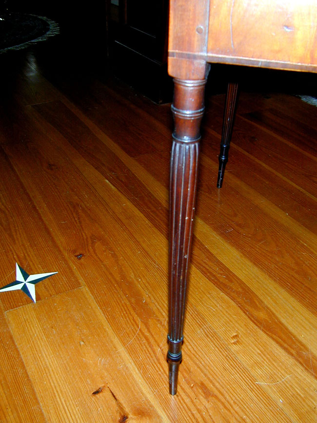 Antique Federal Period Mahogany Pembroke Table Circa 1810 — image 4