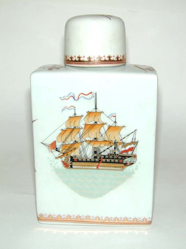 A 20th Century Chinese Export Armorial Porcelain Tea Jar