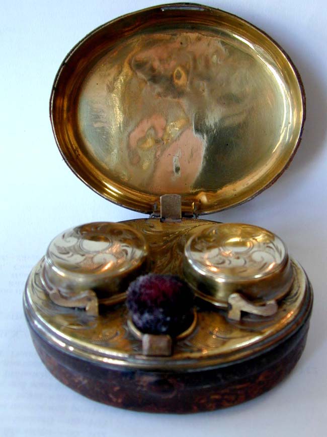 Victorian Travelling Engraved Double Inkwell Set circa 1880 — image 3