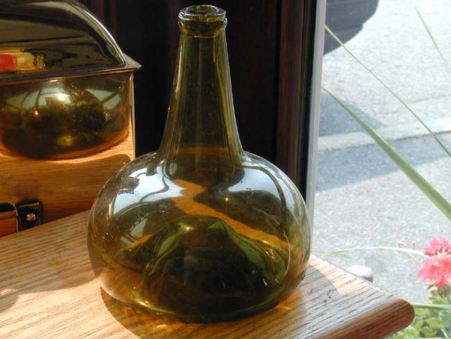 An Early 18th Century Dutch 'Onion' Form Wine Bottle circa 1720