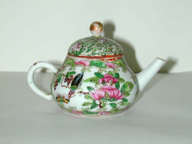 An Early 19th Century Miniature Chinese Export Porcelain 'Rose Medallion' Teapot