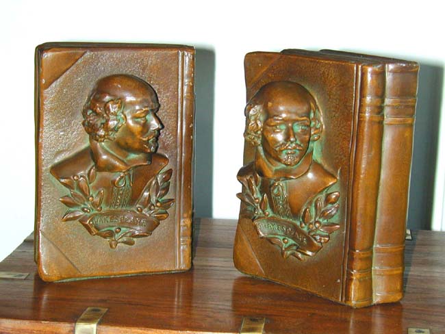 Fine Pair of William Shakespeare Bronzed Antique Bookends circa 1930 — image 2