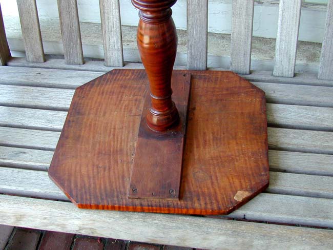 Beautiful New England Tiger Maple Candlestand with Spider Legs circa 1810 — image 4