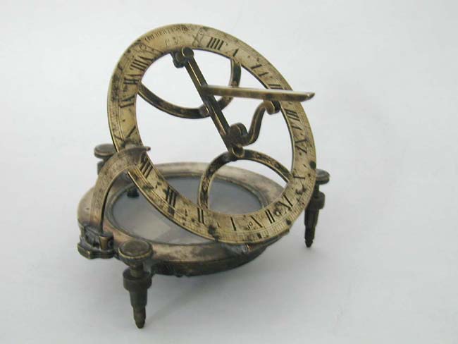An Early 19th century English Brass Combination Compass and Sundial Signed 'William Gilbert & Sons, London.' — image 5