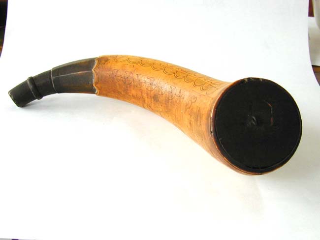 Historically Important Revolutionary War "BUNKER HILL" Powder Horn Inscribed 'Timothy Bugbee, 1774' — image 4