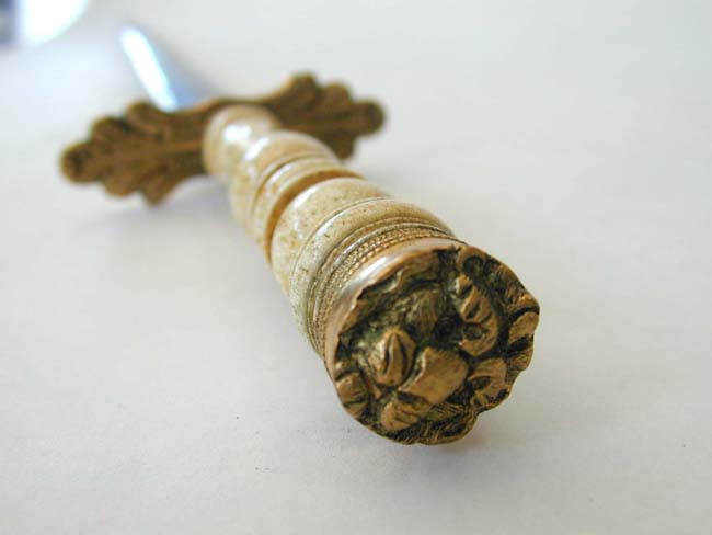 A Fine Early 19th Century British Naval Officer's Dirk With Lion Head Pommel circa 1805 — image 3
