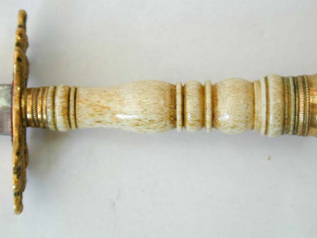 A Fine Early 19th Century British Naval Officer's Dirk With Lion Head Pommel circa 1805 — image 4